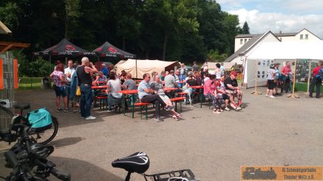 Die B&auml;nke waren gut besetzt.